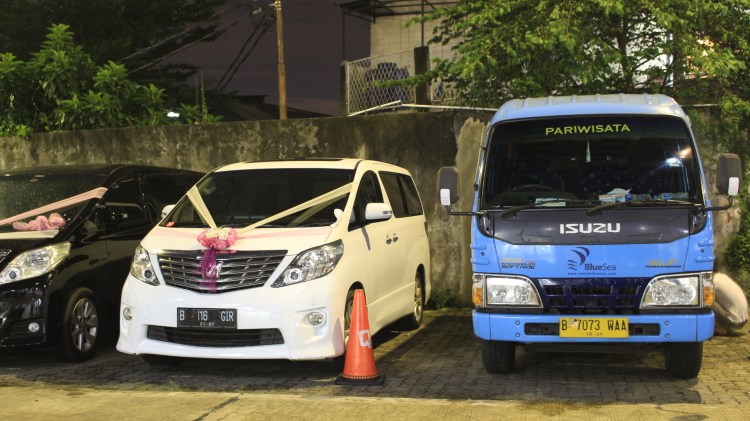 rental elf tangerang selatan