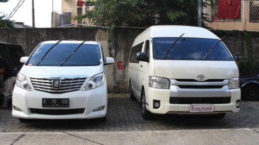 sewa hiace depok