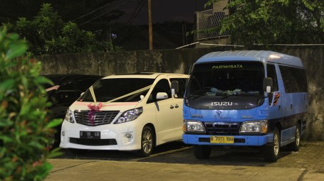 sewa elf untuk antar jemput bandara
