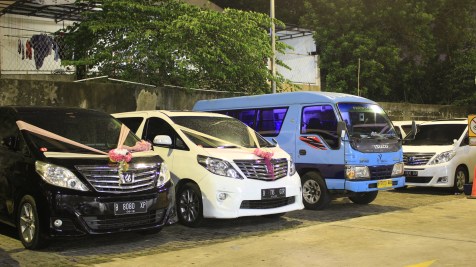 sewa elf jakarta pusat